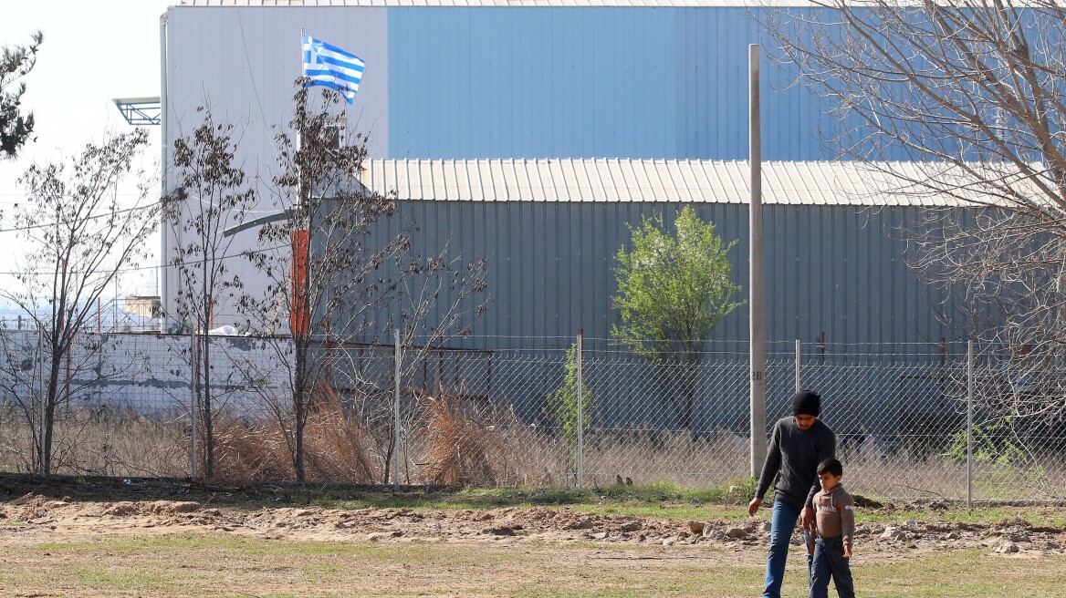 Προεκλογικές προσλήψεις 2.300 ανέργων σε Κέντρα Υποδοχής Προσφύγων