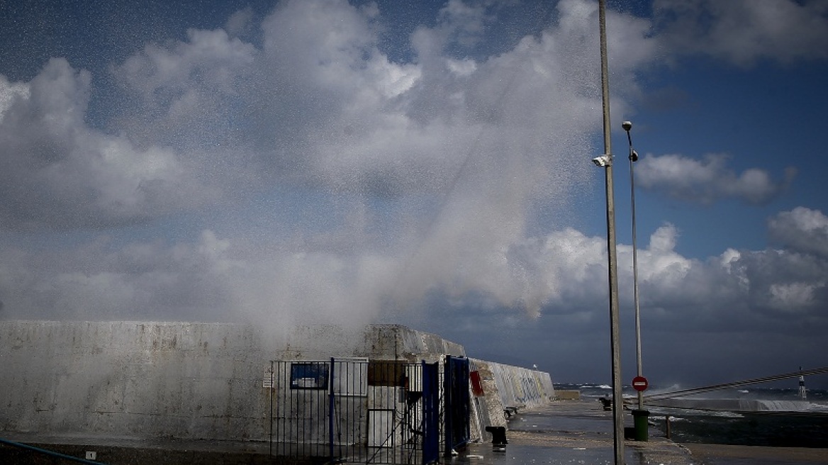 Μέτρα αυτοπροστασίας από την κακοκαιρία προτείνει στους πολίτες η Πολιτική Προστασία