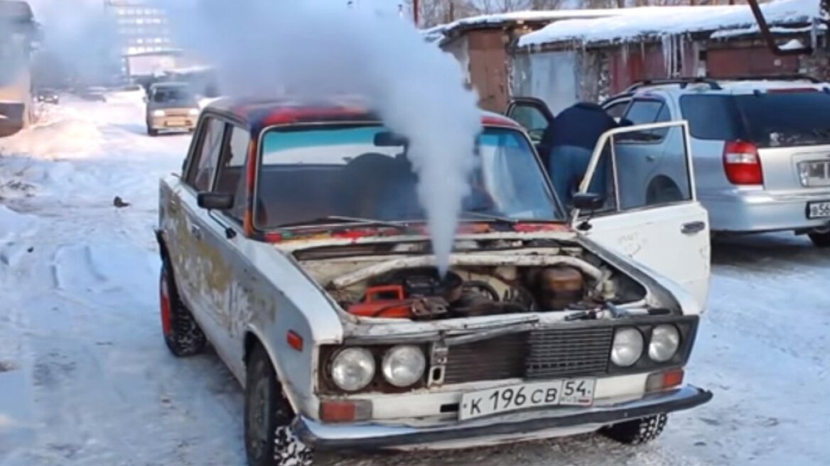 Video: Tι παθαίνει ένα Lada αν του βάλεις ηλιέλαιο, κόλα και αλάτι; 