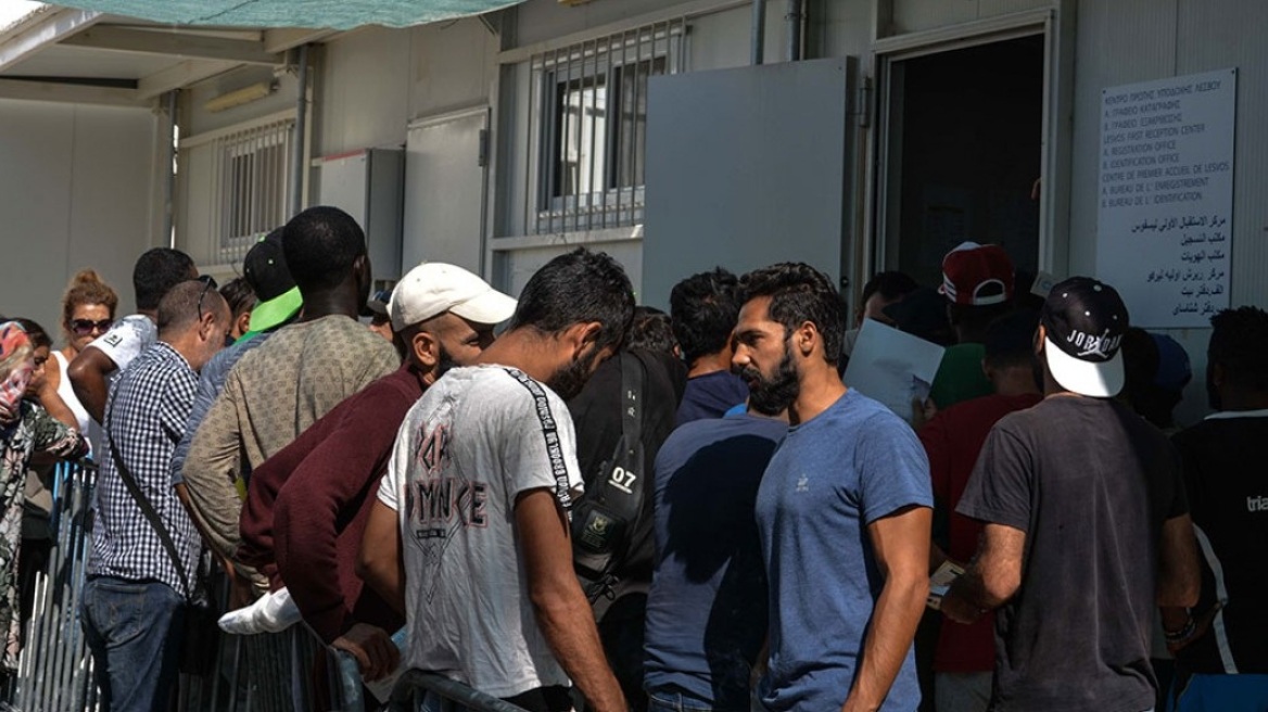 Άγρια συμπλοκή στο hot spot της Μαλακάσας - Νεκρός ένας μετανάστης 