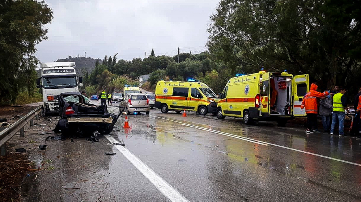 Τραγωδία στην Πατρών- Πύργου: Δύο νεκροί και δύο τραυματίες από σφοδρή σύγκρουση νταλίκας με τρία ΙΧ