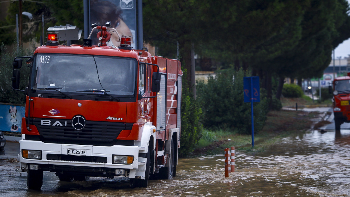 Κυκλώνας Ζορμπάς: 1.800 κλήσεις δέχθηκε η Πυροσβεστική λόγω της σφοδρής κακοκαιρίας!