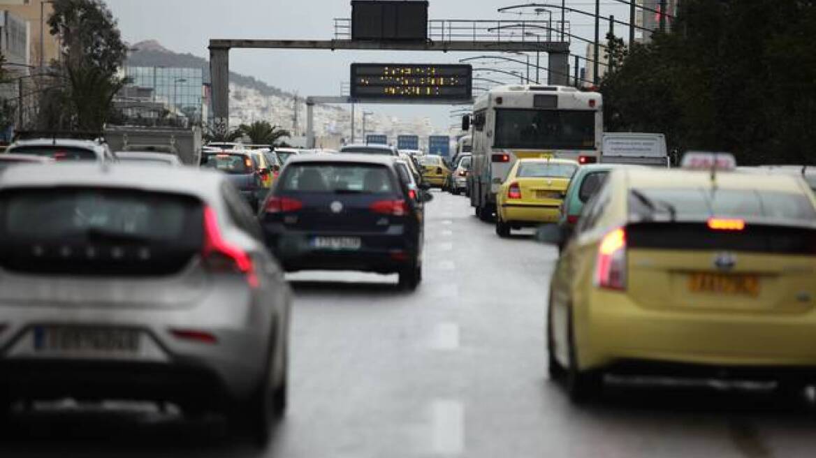 Αυξημένη κίνηση στους δρόμους της Αττικής λόγω της κακοκαιρίας