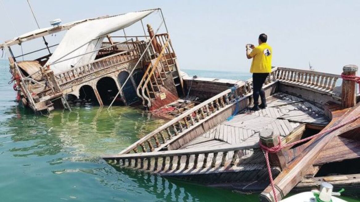 Φωτογραφίες: Δύτες ανέσυραν από τον κόλπο του Κουβέιτ ξύλινο ναυάγιο του 18ου αιώνα