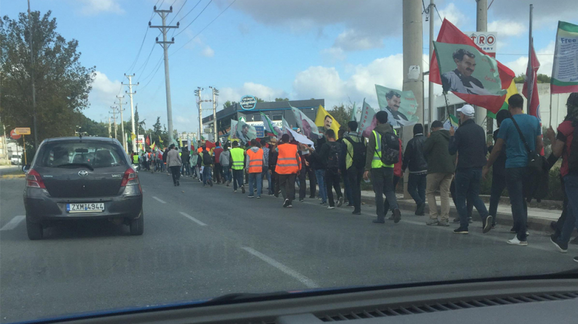 Κίνηση στη λεωφόρο Λαυρίου από την πορεία διαμαρτυρίας Κούρδων