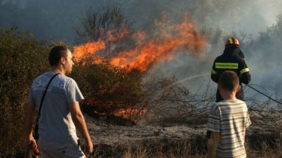 Σε ύφεση η φωτιά στην Κέρκυρα -Επιστρέφουν οι κάτοικοι στον οικισμό της Βίγγλας