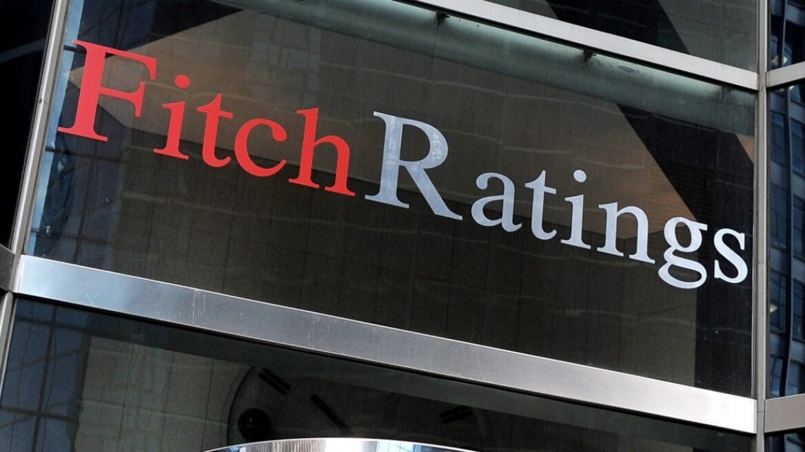 «Καμπανάκι» από Fitch: Στην επόμενη κρίση, το ελληνικό χρέος θα εκτοξευθεί σε δυσθεώρητα επίπεδα