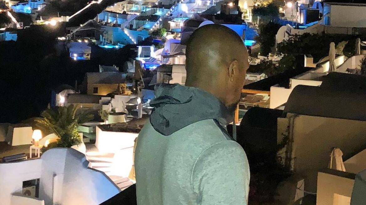 Ο πυγμάχος Floyd Mayweather με τους 21 εκατ. ακολούθους στο Instagram «διαφημίζει» τη Σαντορίνη