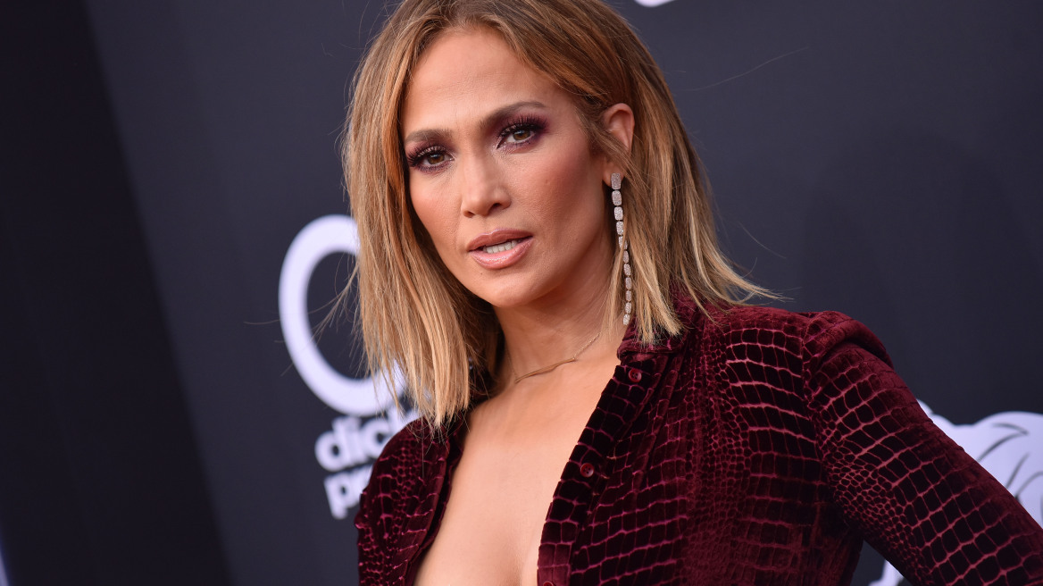 Η Jennifer Lopez είναι «φέτες» αν και 49 ετών