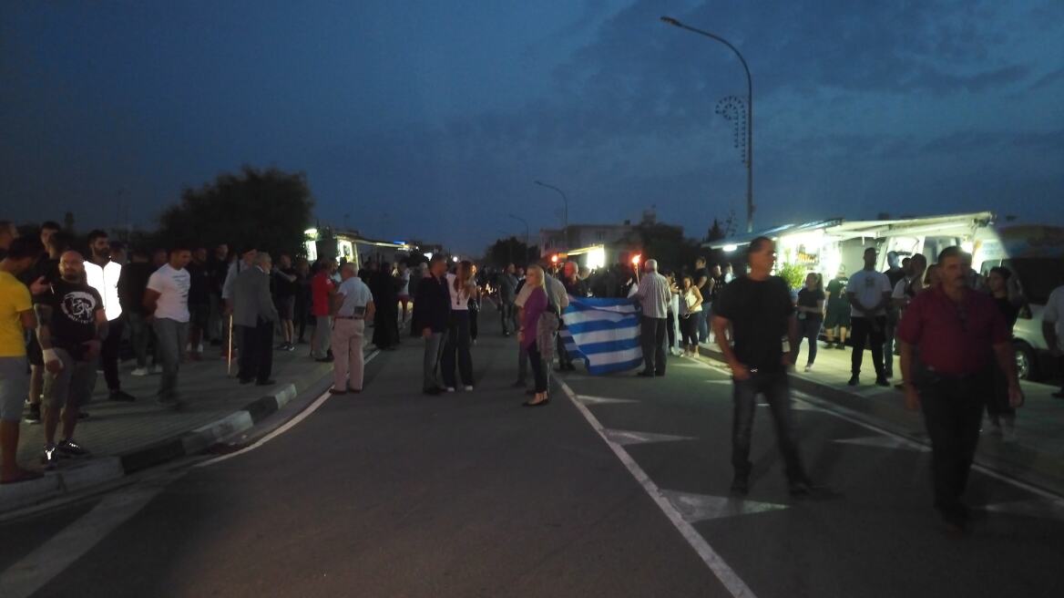 Διαδήλωση στην Κύπρο για το κλείσιμο των οδοφραγμάτων