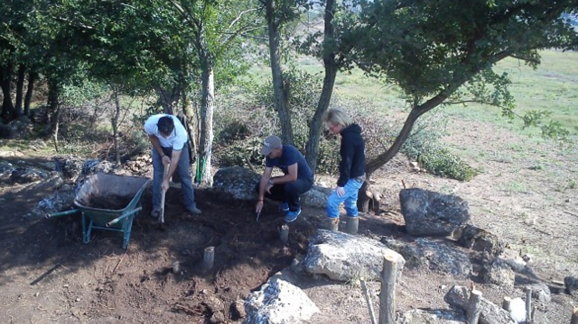 Λάρισα: Αρχαιοκάπηλος με... ενοχές παρέδωσε τα ευρήματά του!