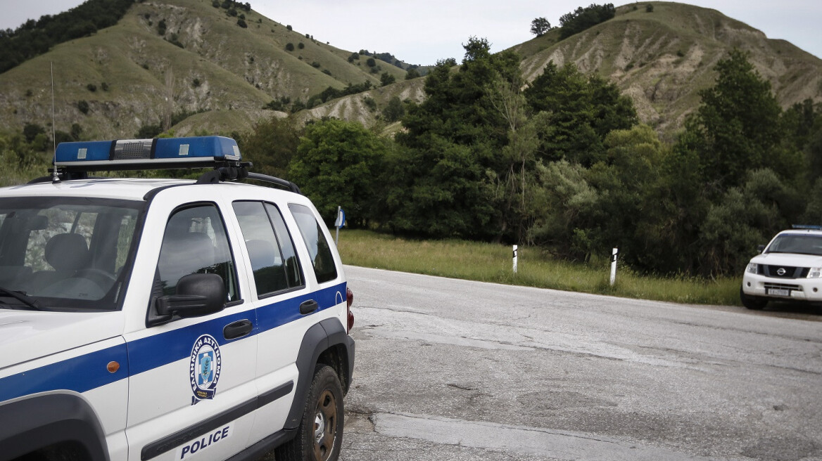 Τους τσάκωσαν με 21 κλεμμένα κινητά, μαχαίρια και χασίς