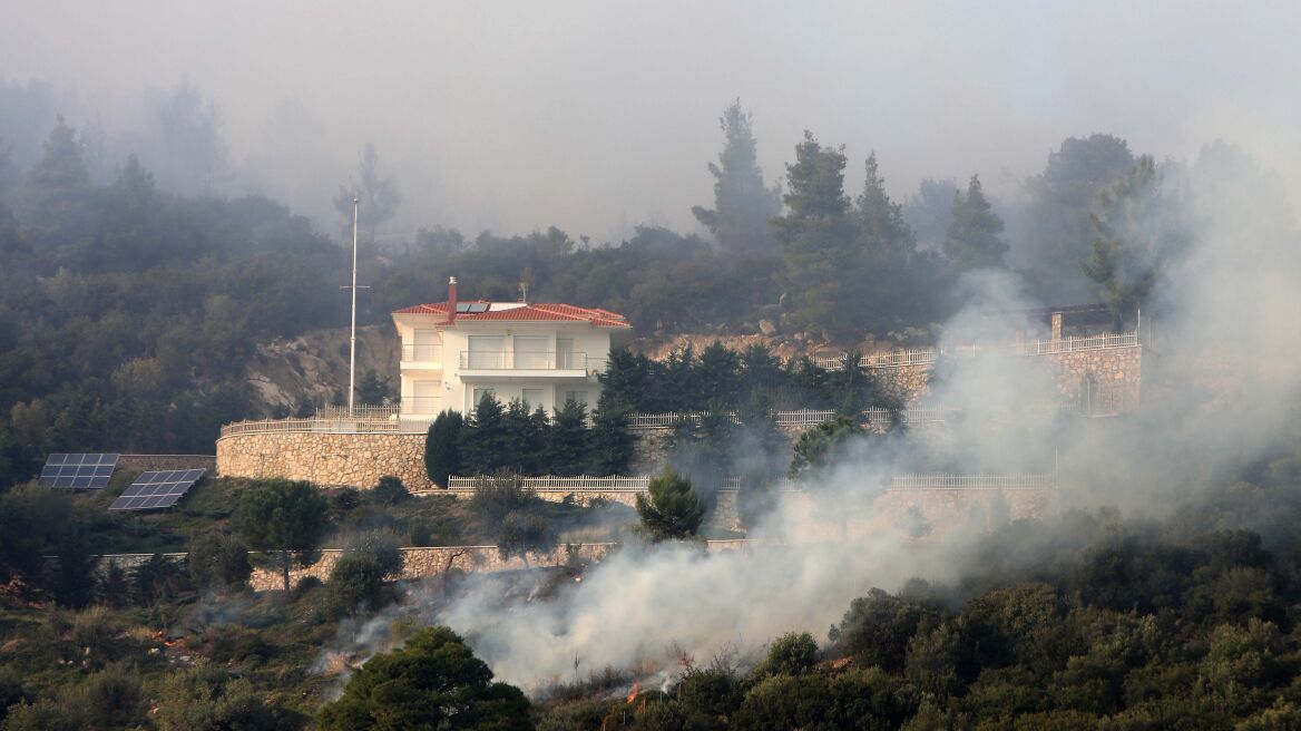 Φωτιά στη Χαλκιδική: Επεσαν οι άνεμοι - Σε ύφεση το πύρινο μέτωπο