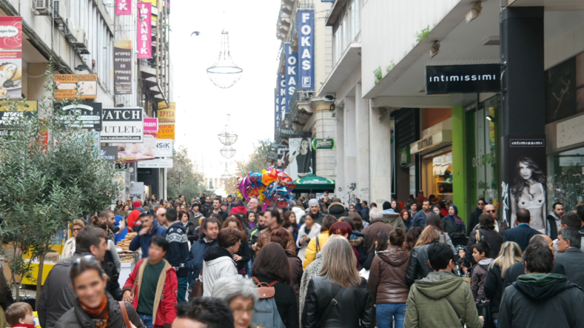 ΙΟΒΕ: Έξι στους 10 Έλληνες μόλις που τα βγάζουν πέρα