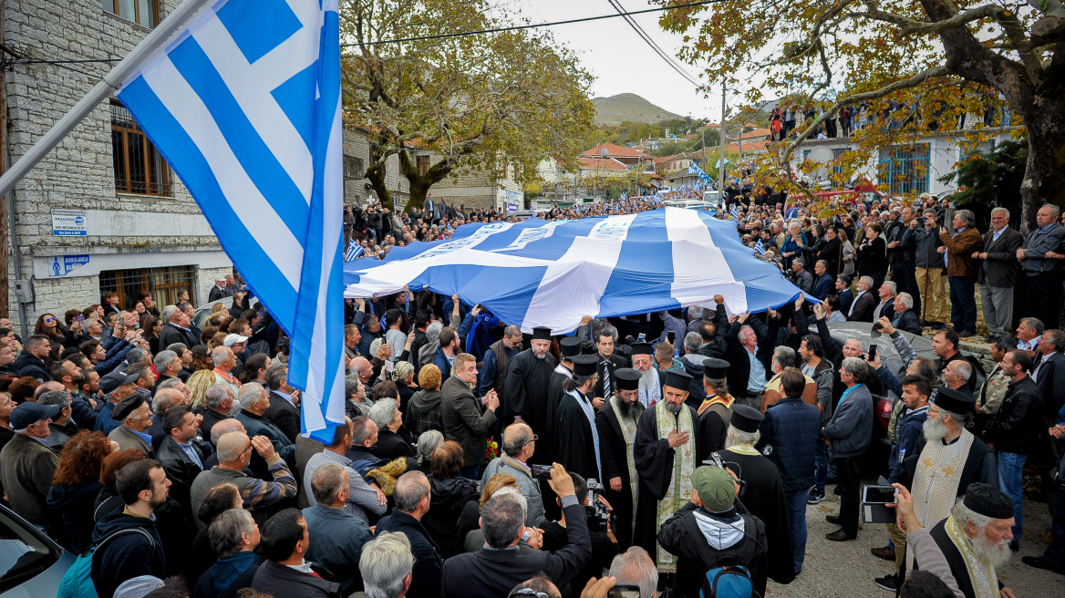 Στις 3 τα ξημερώματα αφέθηκαν ελεύθερα τα στελέχη της ομογένειας της Β. Ηπείρου μετά την κηδεία Κατσίφα