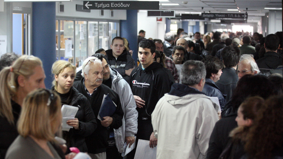 Πόσο λιγότερες εισφορές θα πληρώσουν 250.000 ελεύθεροι επαγγελματίες