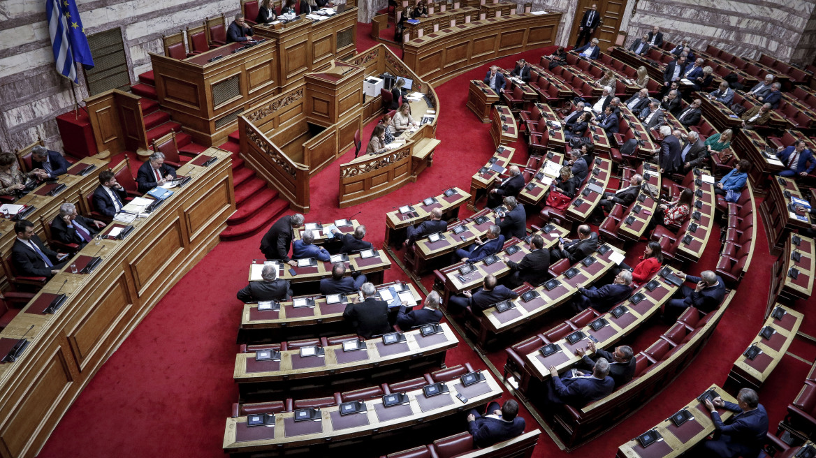 Βουλή live για τη Συνταγματική Αναθεώρηση: Υψηλοί τόνοι και απροθυμία συναίνεσης