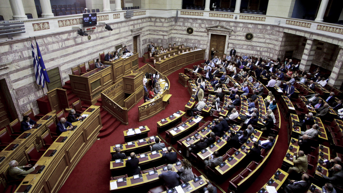 Βουλή live: Σε εξέλιξη η συζήτηση για τη Συνταγματική Αναθεώρηση - Οι προθεσμίες που δείχνουν εκλογές τον Μάιο