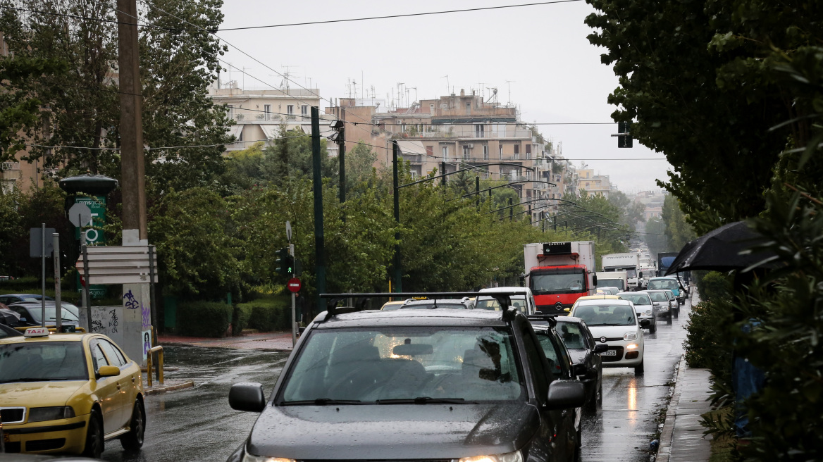 Ταλαιπωρία και μποτιλιαρίσματα για τους οδηγούς σε όλη την Αθήνα