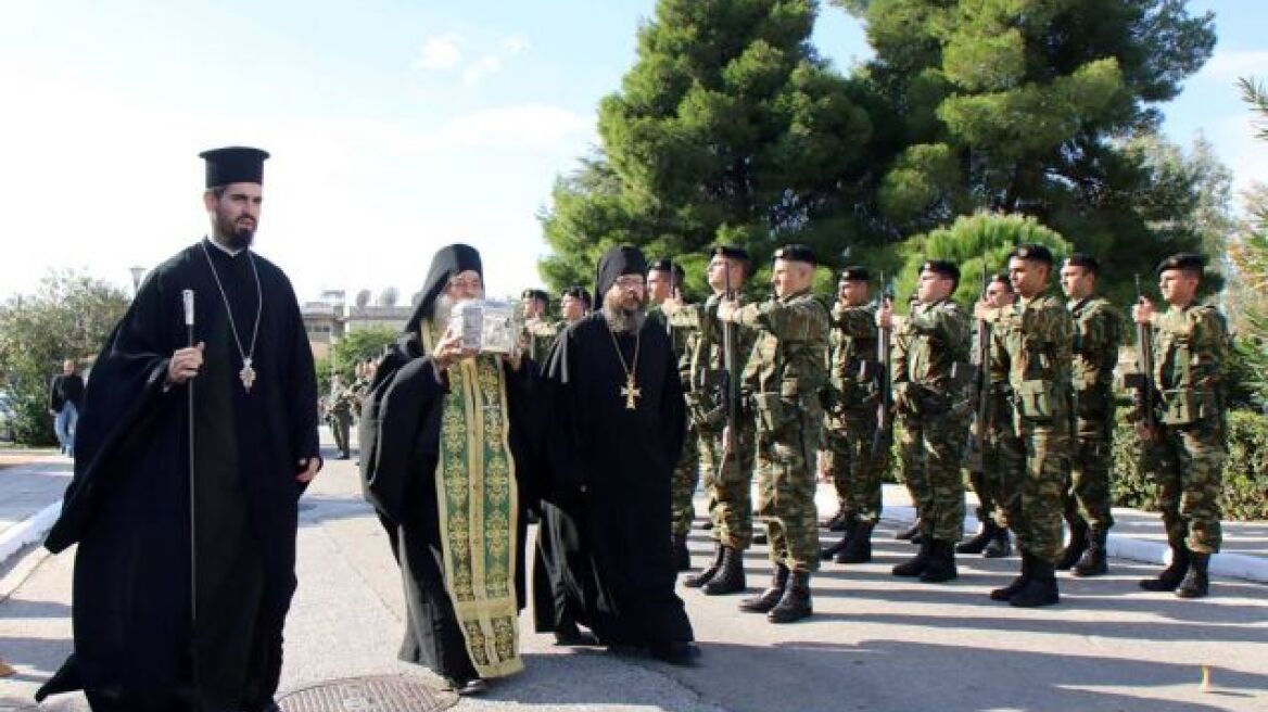 Μεγαλοπρεπής τελετή υποδοχής της Ιερής Κάρας του Αγίου Παντελεήμονος από την Άνδρο στην Αθήνα 