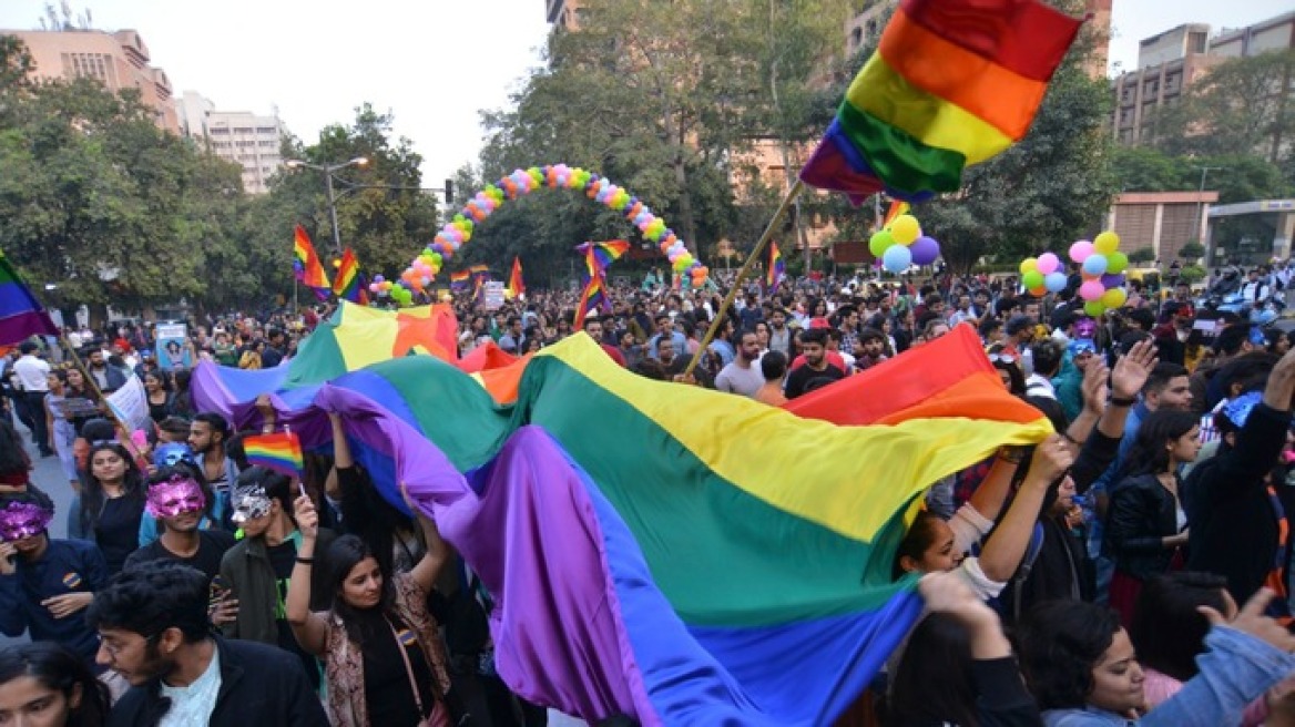 Βίντεο: Εκατοντάδες Ινδοί στο Pride Parade 2018