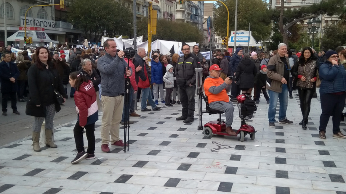 Παναπηρικό συλλαλητήριο στη Θεσσαλονίκη:  «Ισότιμη» πρόσβαση στην υγεία και την παιδεία