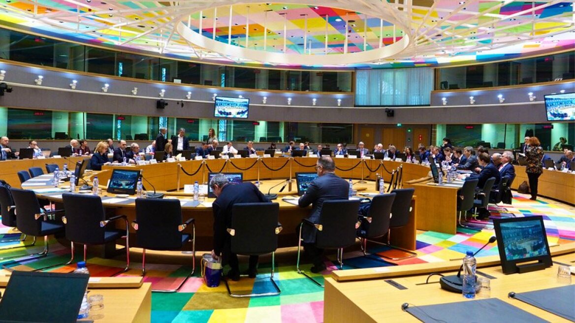 Eurogroup: Με συστάσεις για τις καθυστερήσεις θα συνοδεύεται το «πράσινο φως» για τη μη περικοπή συντάξεων