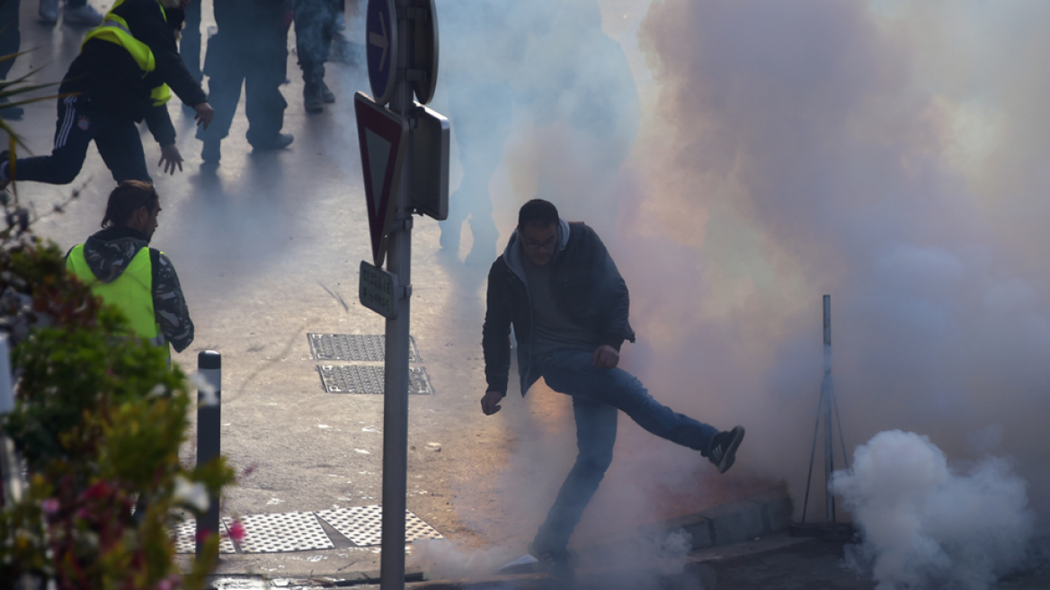 Κίτρινα Γιλέκα:  Αναζητείται μορατόριουμ με τους διαδηλωτές  - Νέες συγκρούσεις στην Τουλούζη