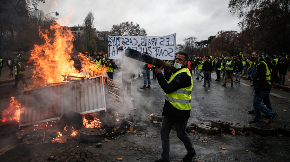 «Κίτρινα Γιλέκα»: Νέος γύρος επεισοδίων στο Παρίσι και καταλήψεις σε λύκεια 