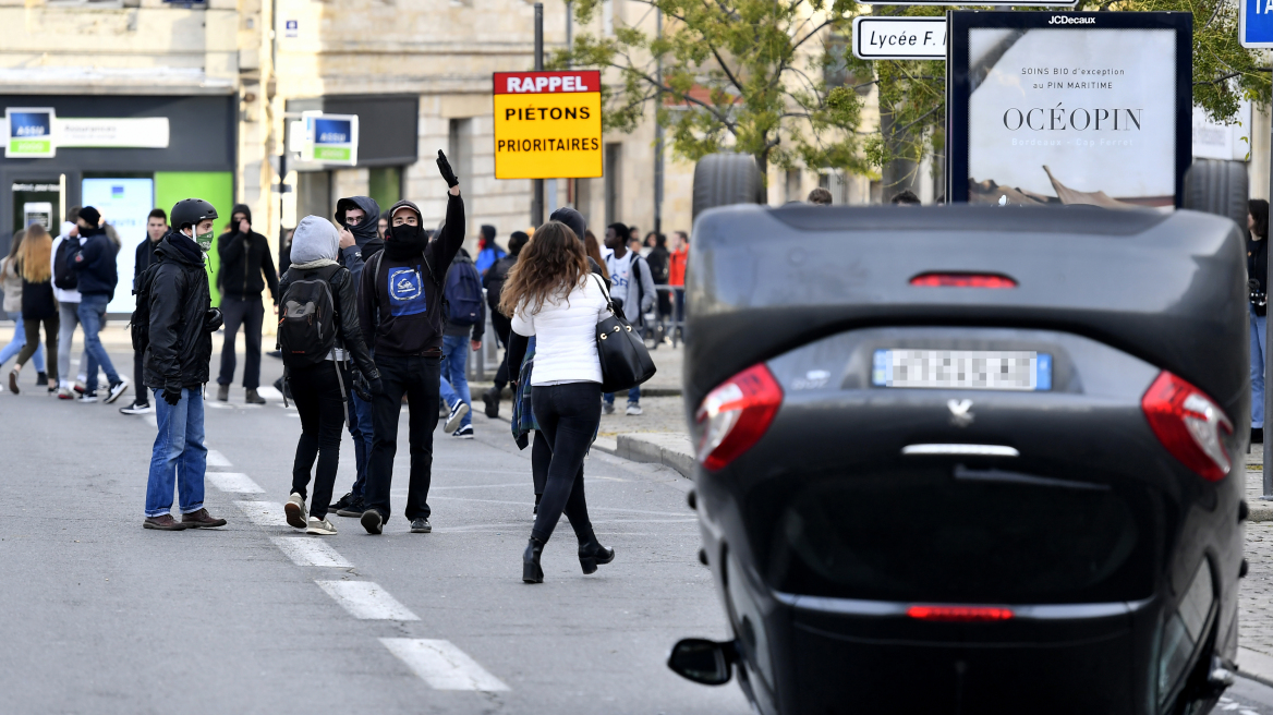 Γαλλία: Στο πλευρό των «Κίτρινων Γιλέκων» τα λύκεια - Επεισόδια και τραυματίες