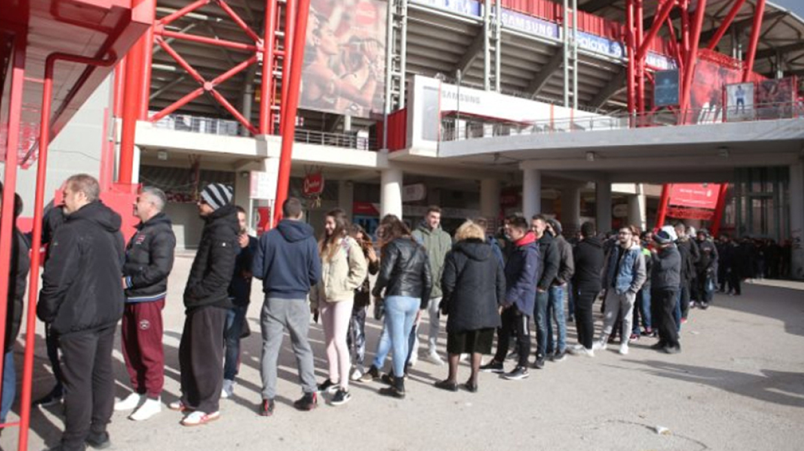 Ουρές για ένα εισιτήριο με την Μίλαν 