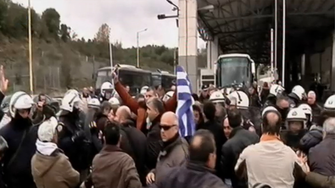 Μνημόσυνο Κατσίφα - Ενταση στα ελληνοαλβανικά σύνορα 