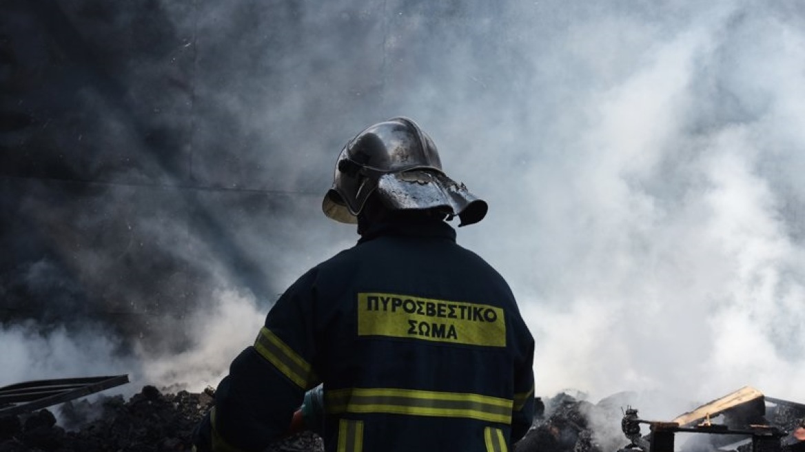 Πυρκαγιά σε προαύλιο χώρο εργοστασίου ανακύκλωσης στο Κορωπί