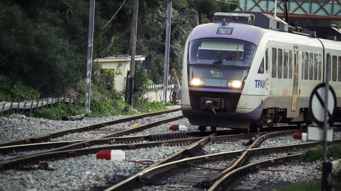 Προαστιακός: Καθυστερήσεις στα δρομολόγια  - Ακινητοποιημένος συρμός στο Κορωπί 