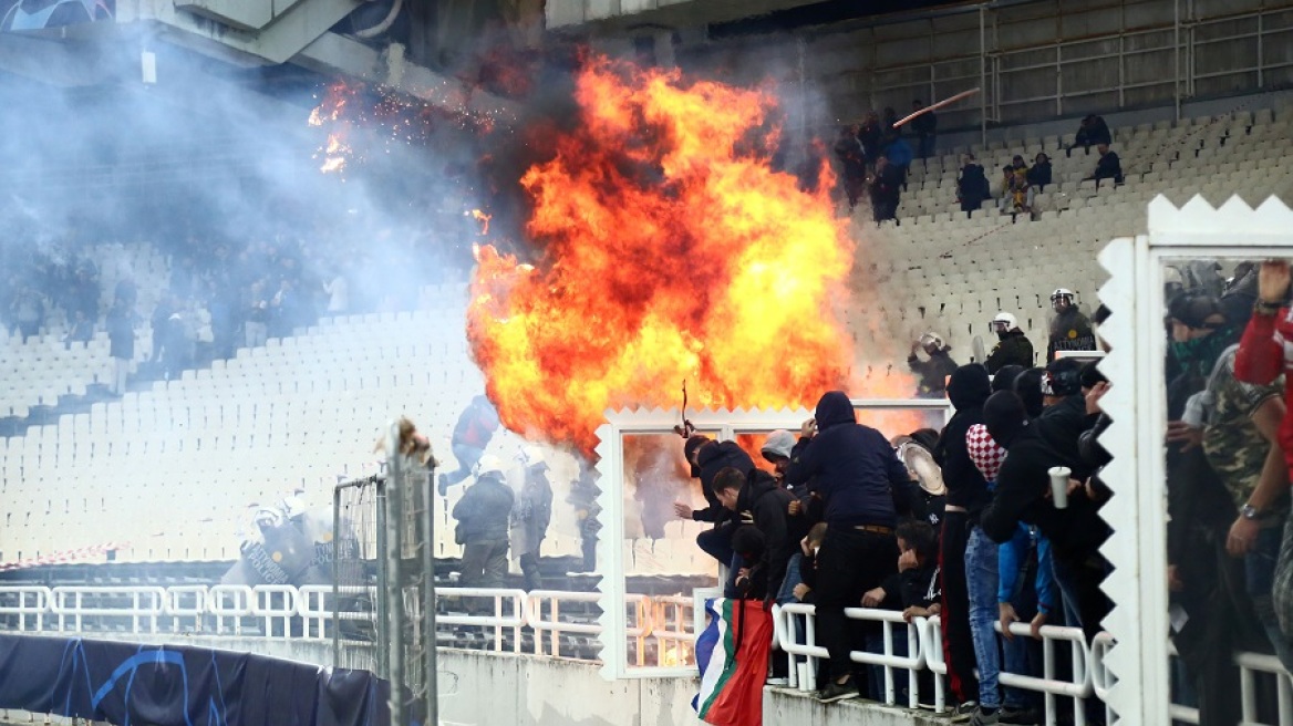 Αγωνία στην ΑΕΚ για την απόφαση της UEFA μετά τα επεισόδια στον αγώνα με τον Άγιαξ