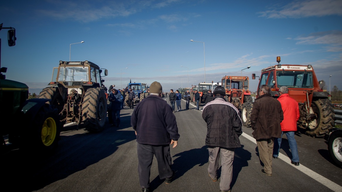 Κατατέθηκε η τροπολογία για ακατάσχετο ύψους 7.500 ευρώ στους αγρότες