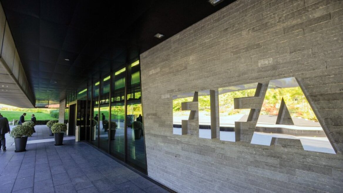 Επιτροπή FIFA, UEFA: «Παρακολουθούμε τις εξελίξεις και ενημερώνουμε...»