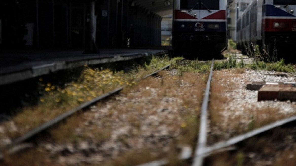 Σύγκρουση τρένου με ΙΧ στην Κωνσταντινουπόλεως - Ενας τραυματίας  