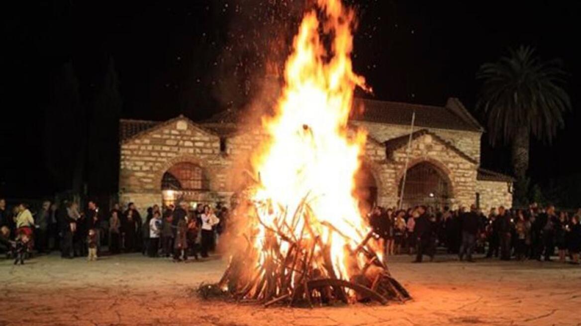 Παραμονή των Θεοφανίων στην Καβάλα: Οι Καππαδόκες αναβίωσαν τα «Σάγια» στη Νέα Καρβάλη