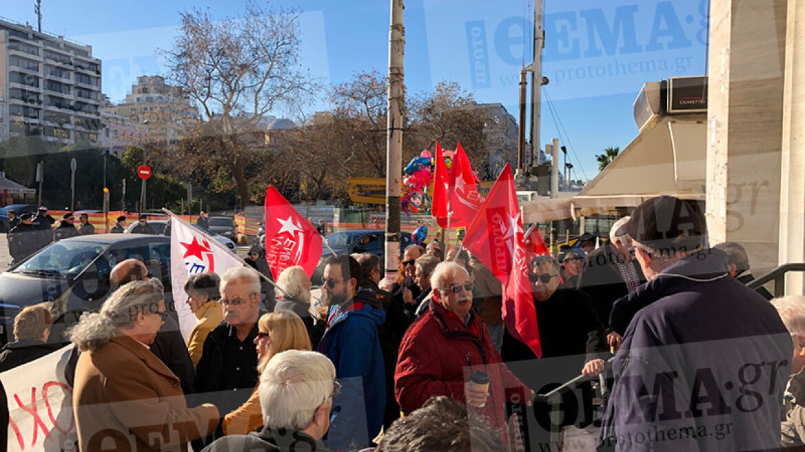 Ένταση στη συγκέντρωση της Λαϊκής Ενότητας στον Πειραιά - Επέμβαση των ΜΑΤ 