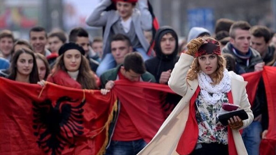 Σκόπια: Με νόμο η χρήση της αλβανικής γλώσσας σε όλη την επικράτεια