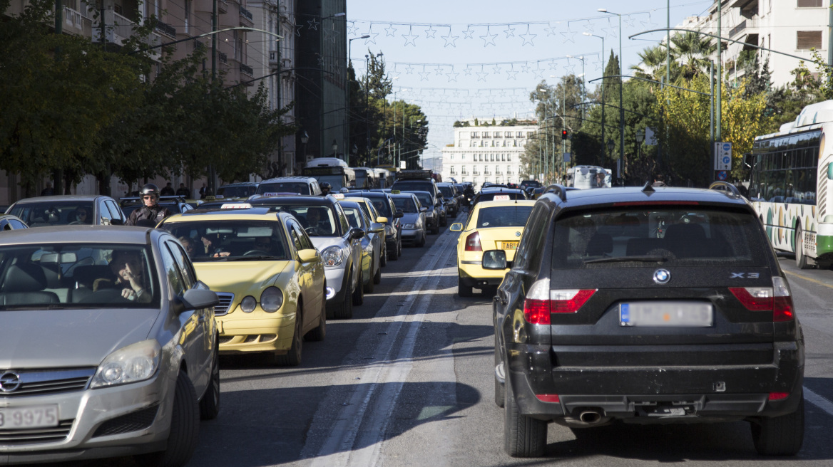 Αδιάβατοι οι δρόμοι στην Αθήνα: Κίνηση και στην Αττική Οδό