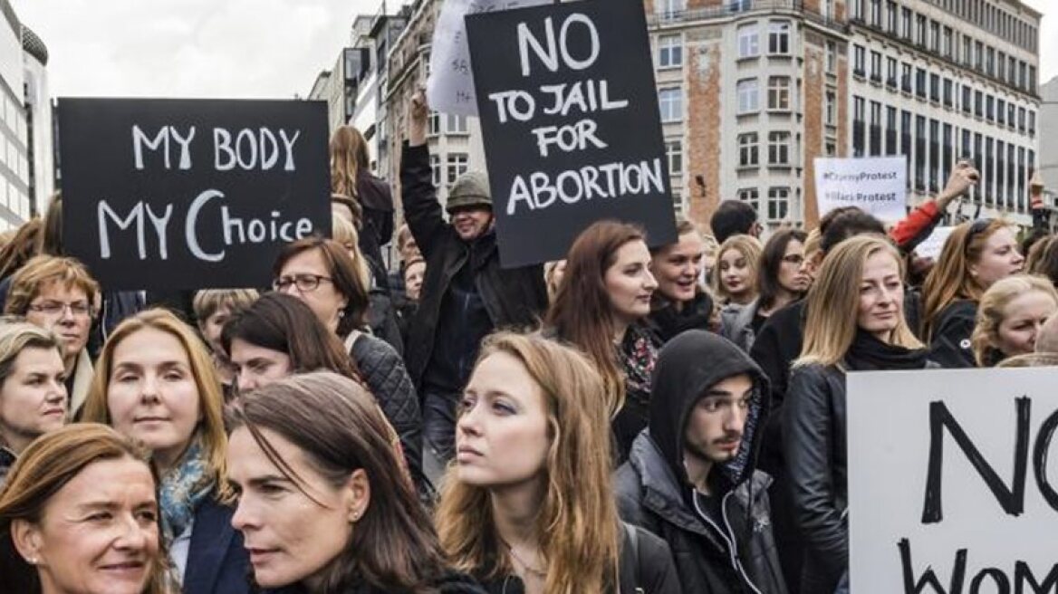 Πολωνία: Στους δρόμους οι γυναίκες υπέρ του δικαιώματος στην άμβλωση