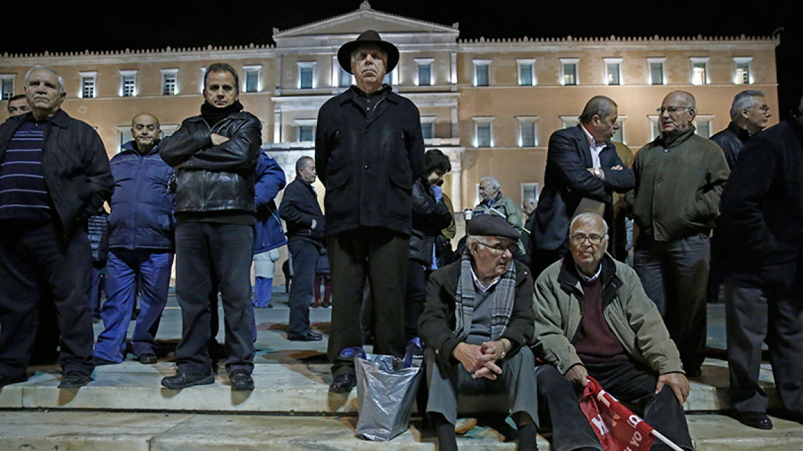 Σαρώνει τους συνταξιούχους ο νόμος Κατρούγκαλου: Χάνουν έως και τρεις συντάξεις το 2019