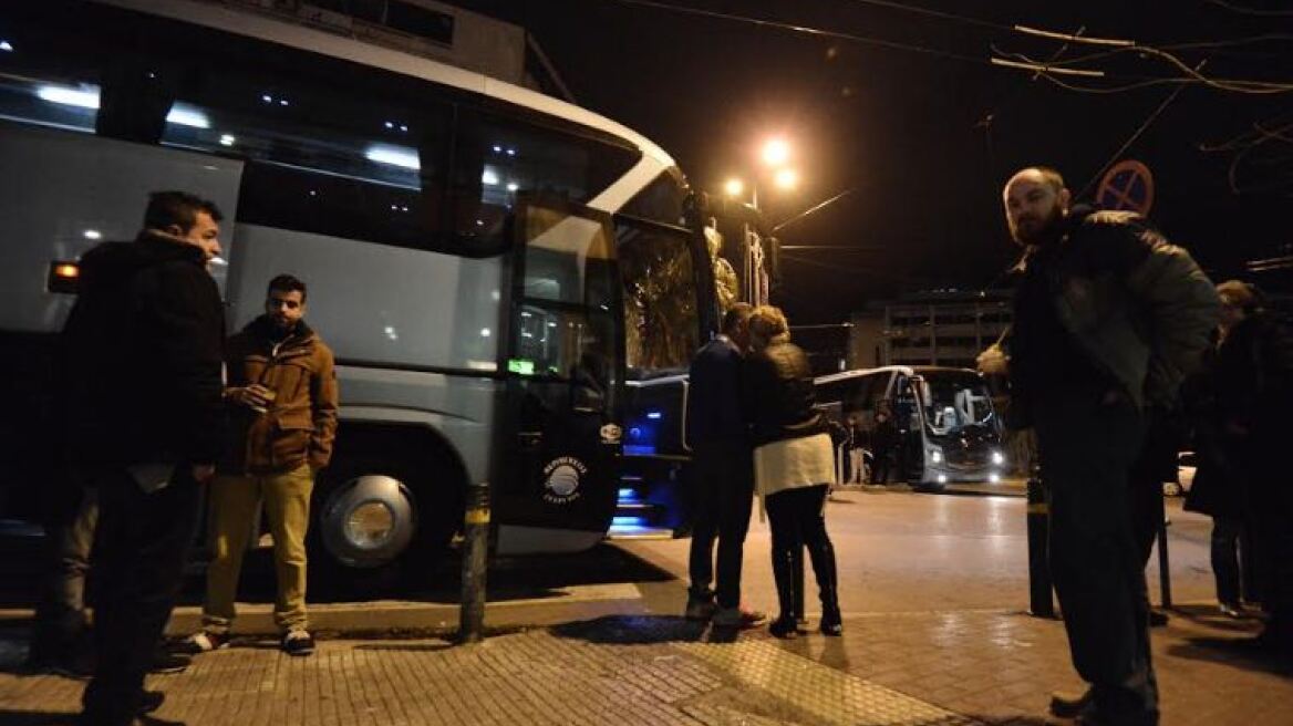 Αντιεξουσιαστές επιτέθηκαν σε λεωφορείο που πήγαινε στην Θεσσαλονίκη