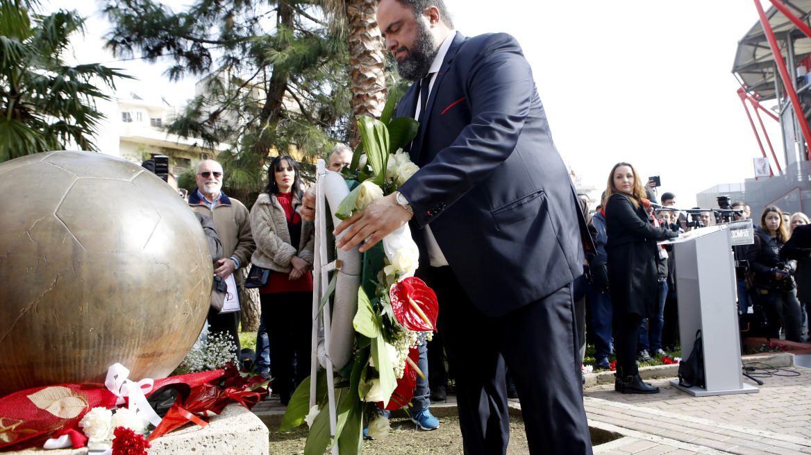 Όλη η οικογένεια του Ολυμπιακού στο μνημόσυνο για τη Θύρα 7 (φωτογραφίες)