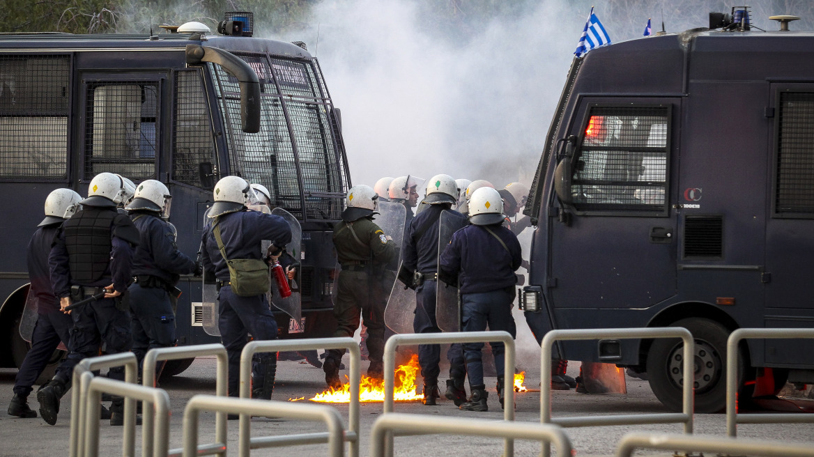 Ένταση στο "Γ. Καραϊσκάκης" και πέτρα στο λεωφορείο της ΑΕΚ