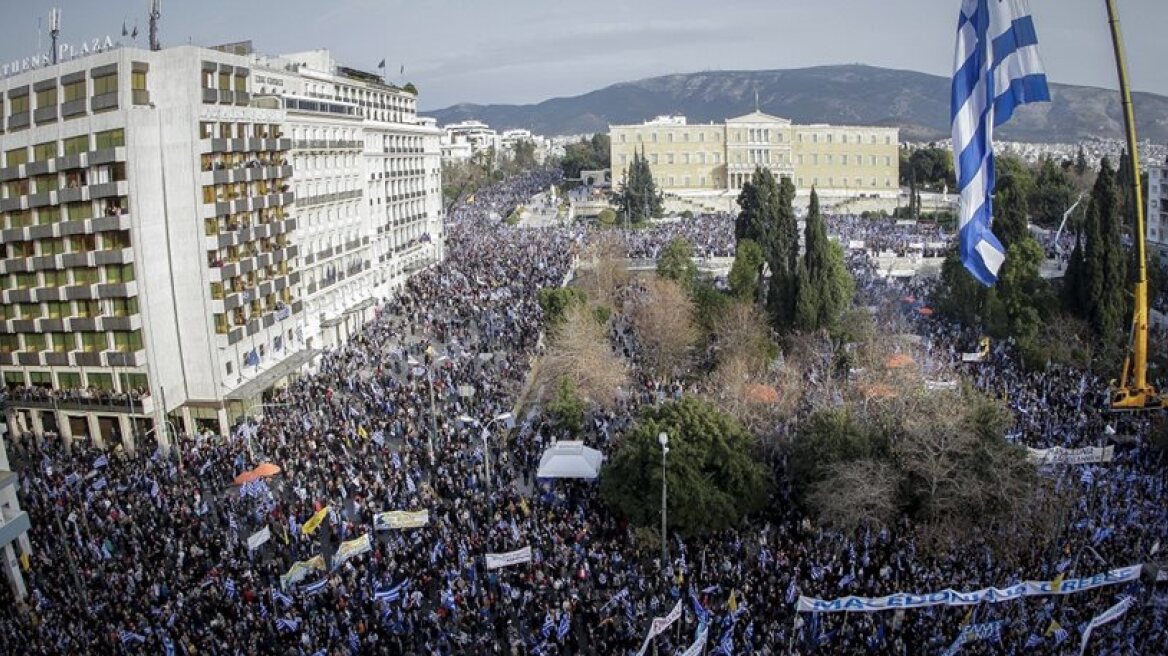 Πώς σχολίασαν οι Έλληνες την ομιλία του Μίκη: «Αν έχουν φιλότιμο να σεβαστούν τη φωνή του λαού»