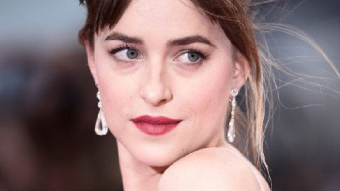 Dakota Johnson: Εμφανίστηκε στο Φεστιβάλ Κινηματογράφου Βενετίας με… το σουτιέν