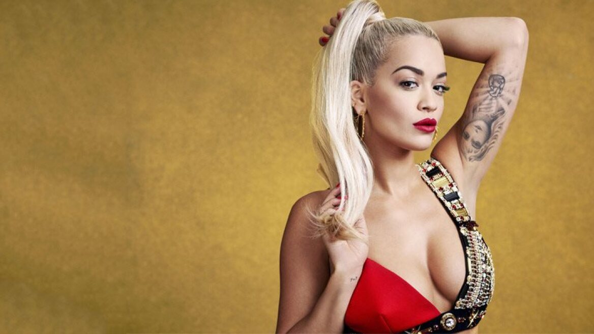 Rita Ora: Μόνο με τα εσώρουχα στο αεροπλάνο της εν πτήσει για Μιλάνο